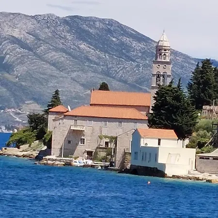 شقة Pomirenja كورتْشولا